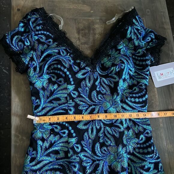 JS Collections Womens Green Embroidered V-Neck Sheath Dress Sz-4 - Picture 14 of 15